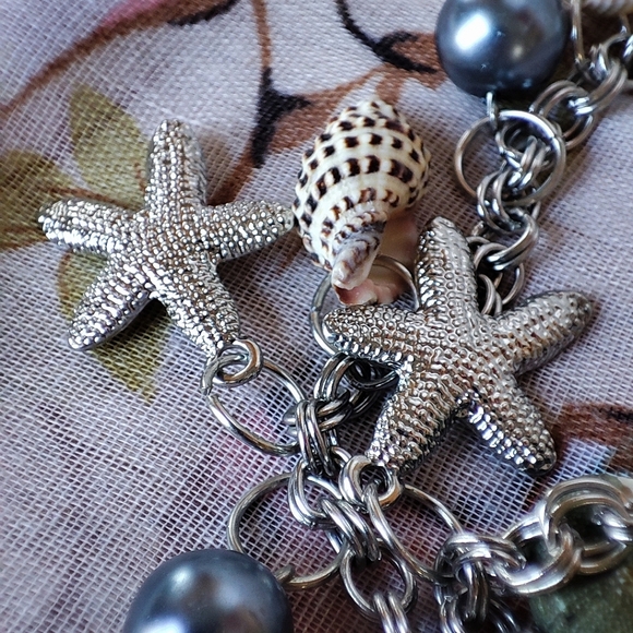 Amrita Singh Seashell Glass Gray Pearls Rhinestone Starfish Silver Tone Necklace - Picture 5 of 10